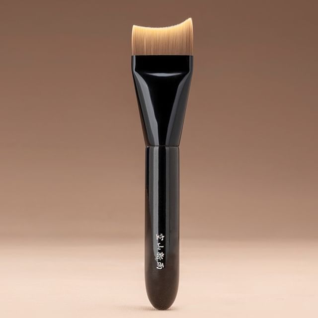 Hepius, Curved Flat Foundation Brush