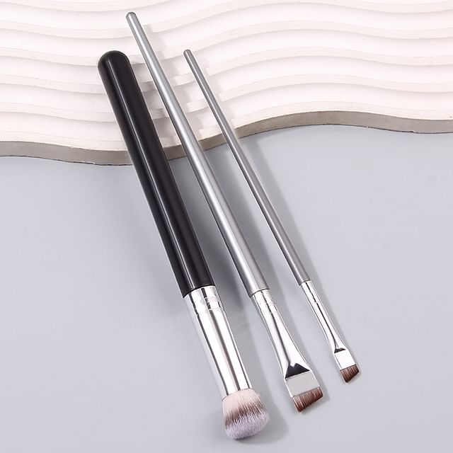 REGENBOOG, Set of 3: Concealer Brush + Angled Eyeliner Makeup Brush (Various Designs)
