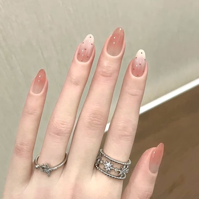 Fainie, Dotted Gradient Almond Press On Nail