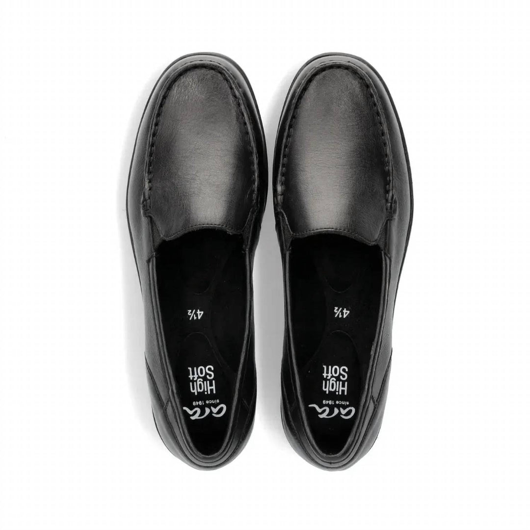 women's round toe flat moccasins in black leather