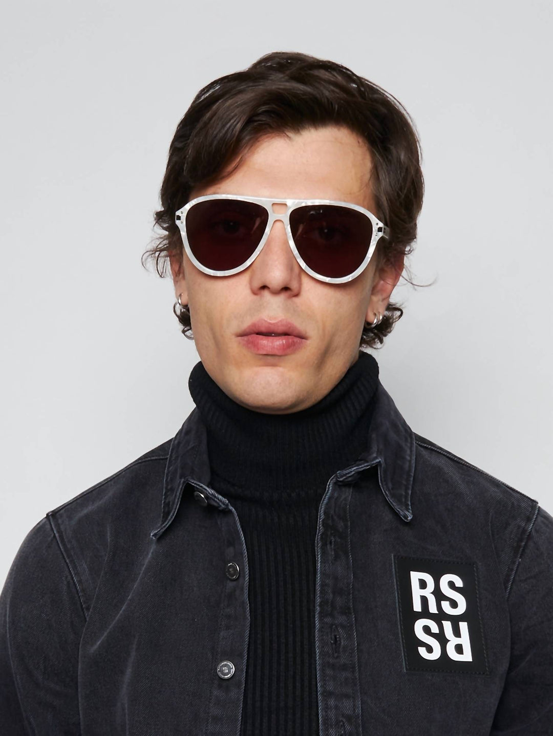 unisex aviator logo sunglasses in white black silver
