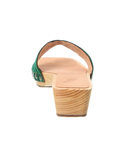 the harness clog