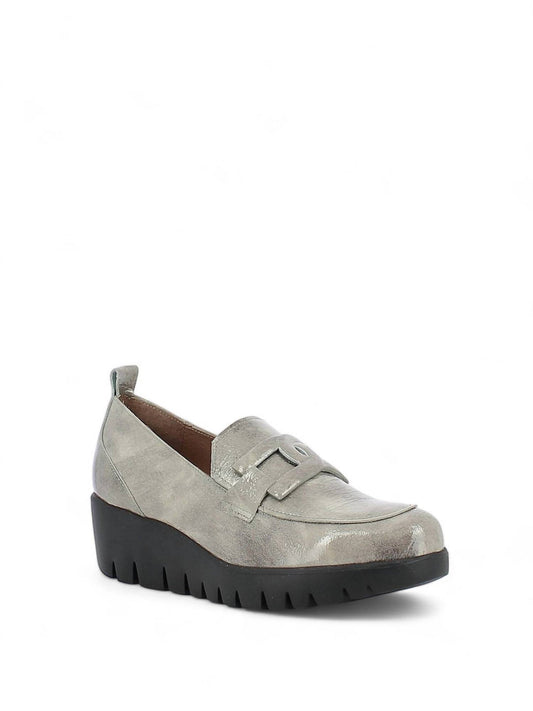 EU 42 - iris gris (light grey patent)