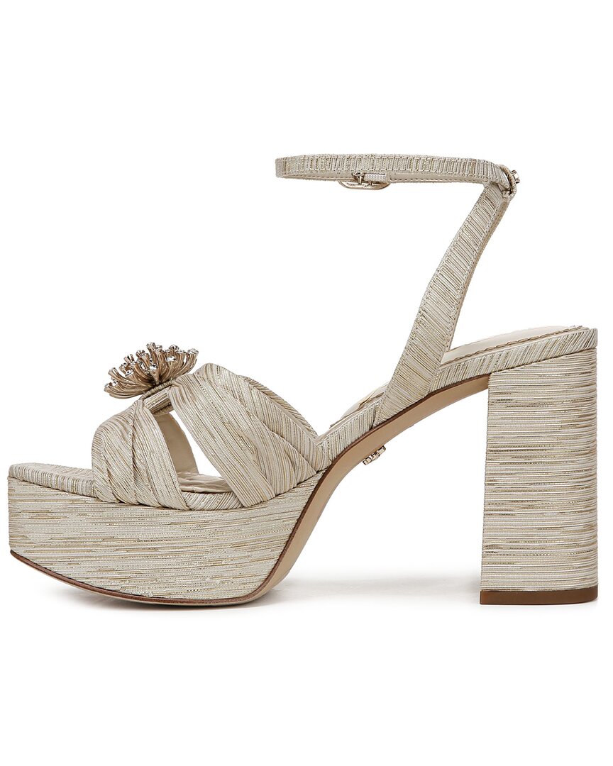 janelle heel