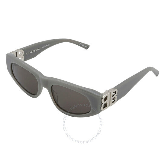 نظارات شمسية نسائية من بالنسياغا، بتصميم عين القطة الرمادية