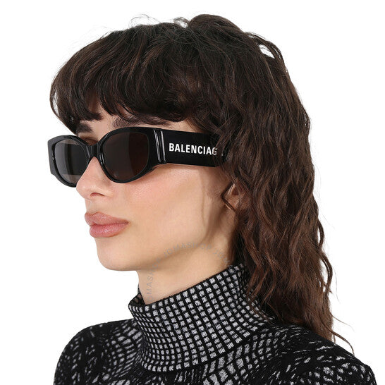 بالنسياغا، نظارة شمسية نسائية رمادية غير منتظمة