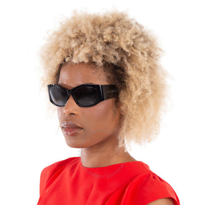 نظارات شمسية نسائية بيضاوية رمادية من بالنسياغا