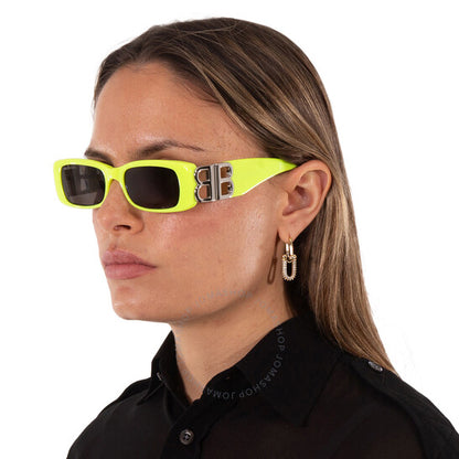 بالنسياغا، نظارة شمسية رمادية مستطيلة للسيدات