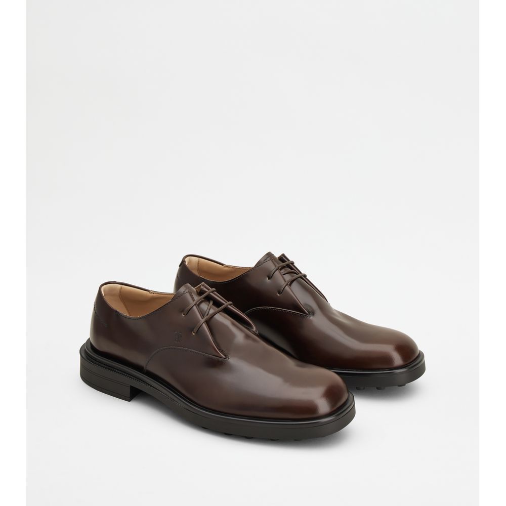 lace-ups in leather