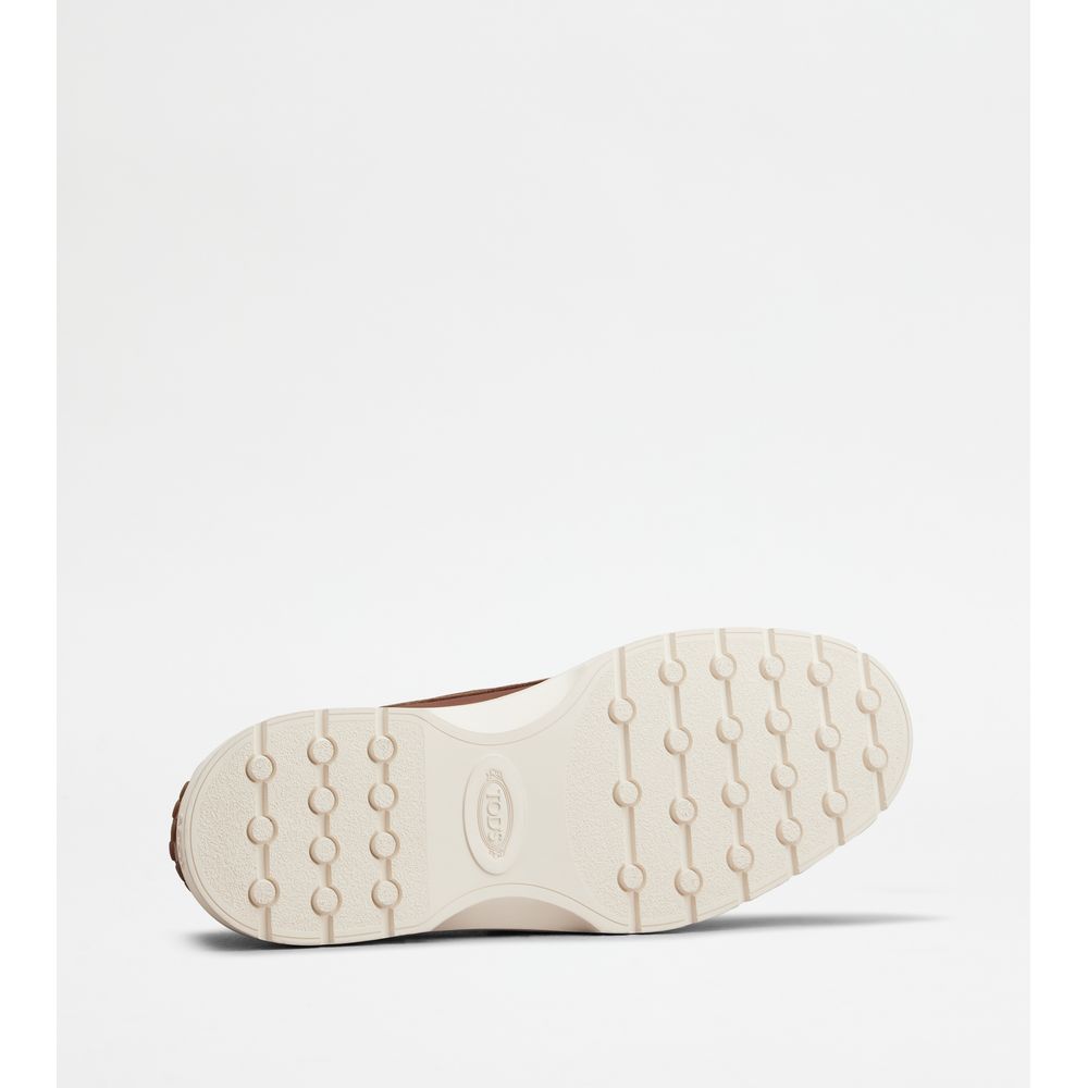 boat shoes in leather