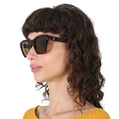 نظارات شمسية نسائية من Burberry, Arden، بتصميم عين القطة باللون البني المستقطب