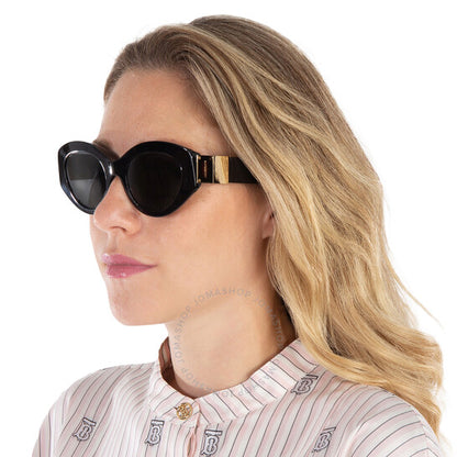 نظارات شمسية نسائية من بربري صوفيا بتصميم عين القطة باللون الرمادي الداكن