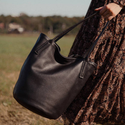 women's waverly bucket tote bag in black