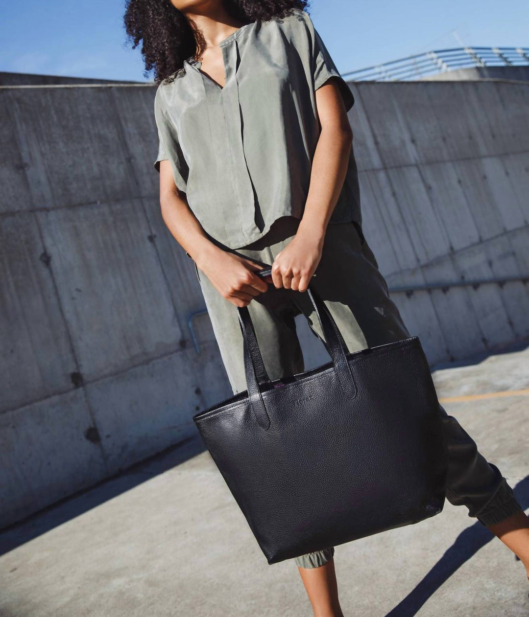 women's kyle tote bag in black