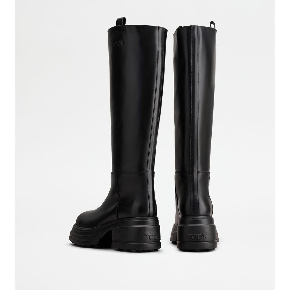 platform boots in leather