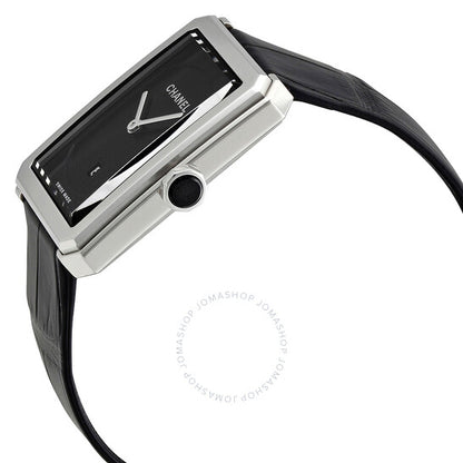 شانيل، ساعة نسائية من بوي فريند بمينا أسود مزخرفة بنقشة غيوشيه