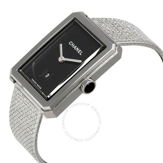 شانيل، ساعة نسائية بقرص أسود منقوش بنقشة بوي فريند