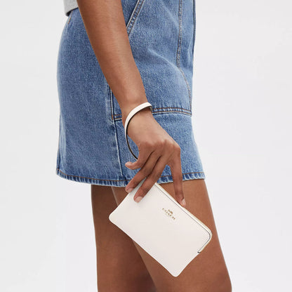 corner zip wristlet