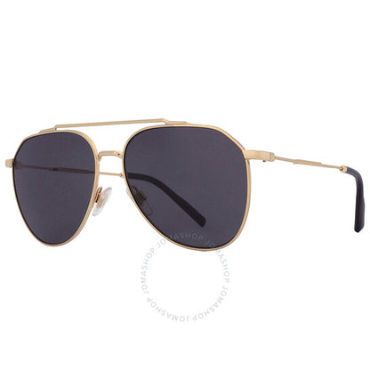 نظارات شمسية رجالية من دولتشي آند غابانا، باللون الرمادي الداكن