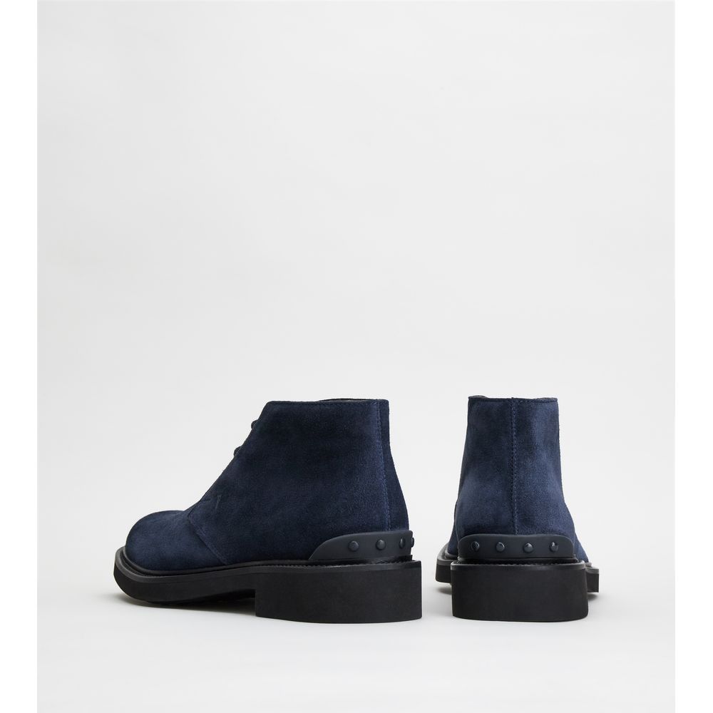 desert boots in suede