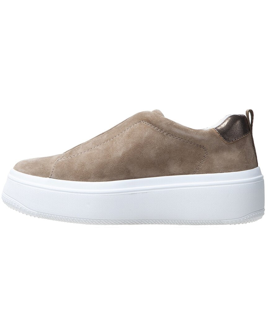 golde suede sneaker