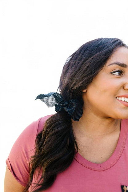 women's crimped metallic scrunchie in black