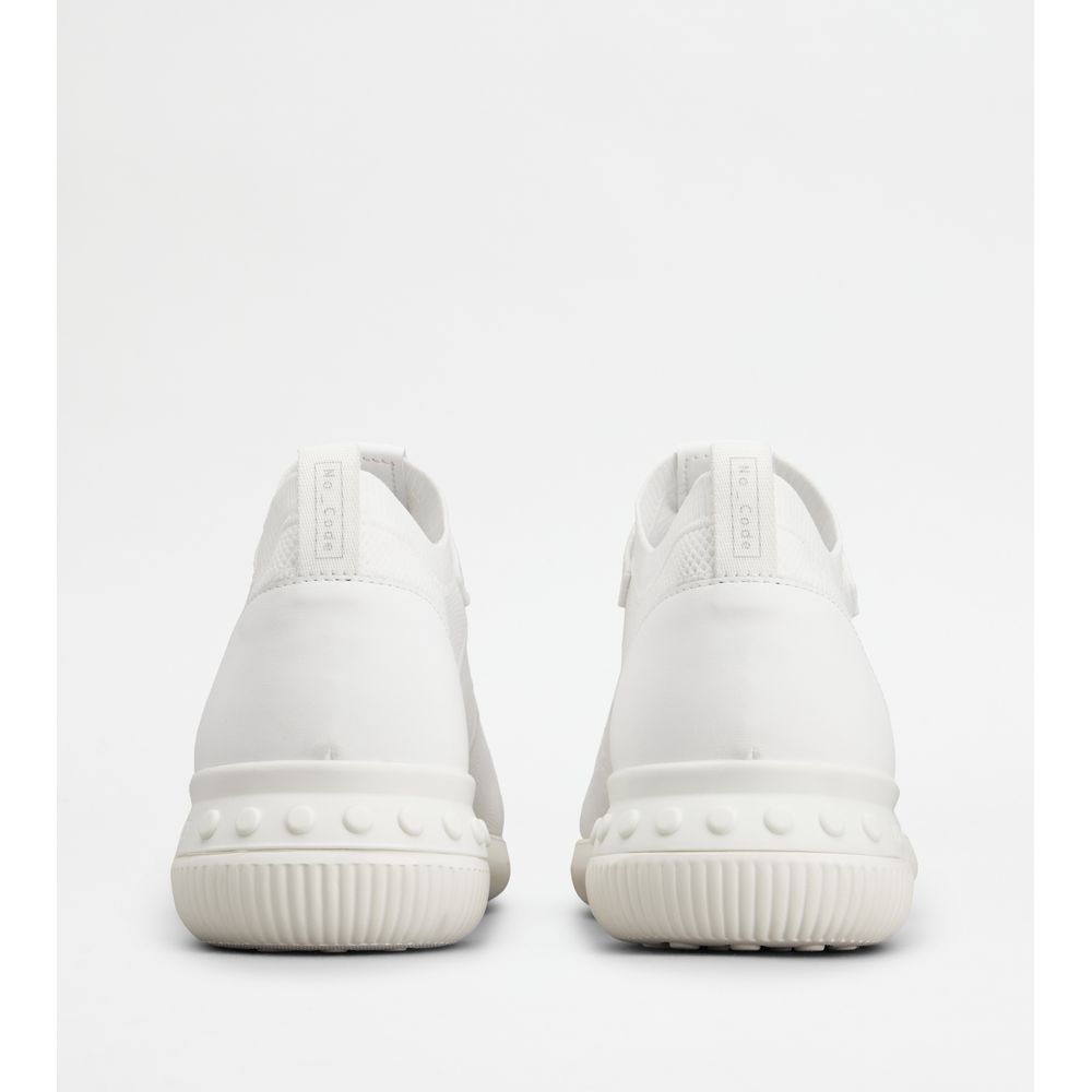 no_code knit in technical fabric and leather