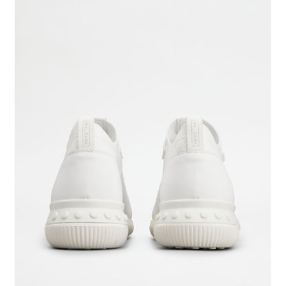 no_code knit in technical fabric and leather