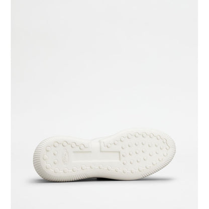 no_code knit in technical fabric and leather