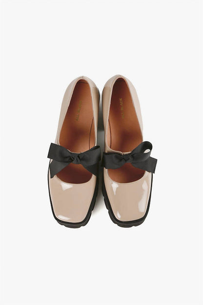 women's tap and lug loafer in beige