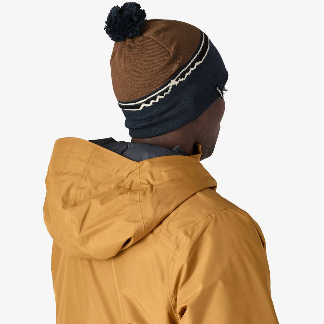 lightweight powder town beanie in skyline block: shelter brown
