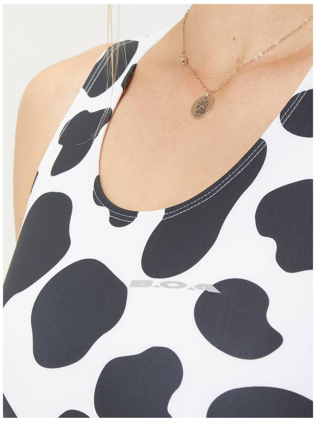 performance sports bra in moo