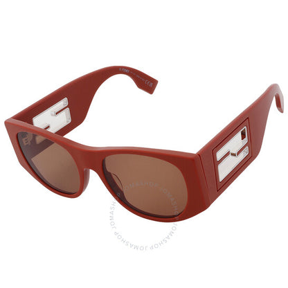 نظارة شمسية نسائية من فندي، بتصميم نافيجيتور بني