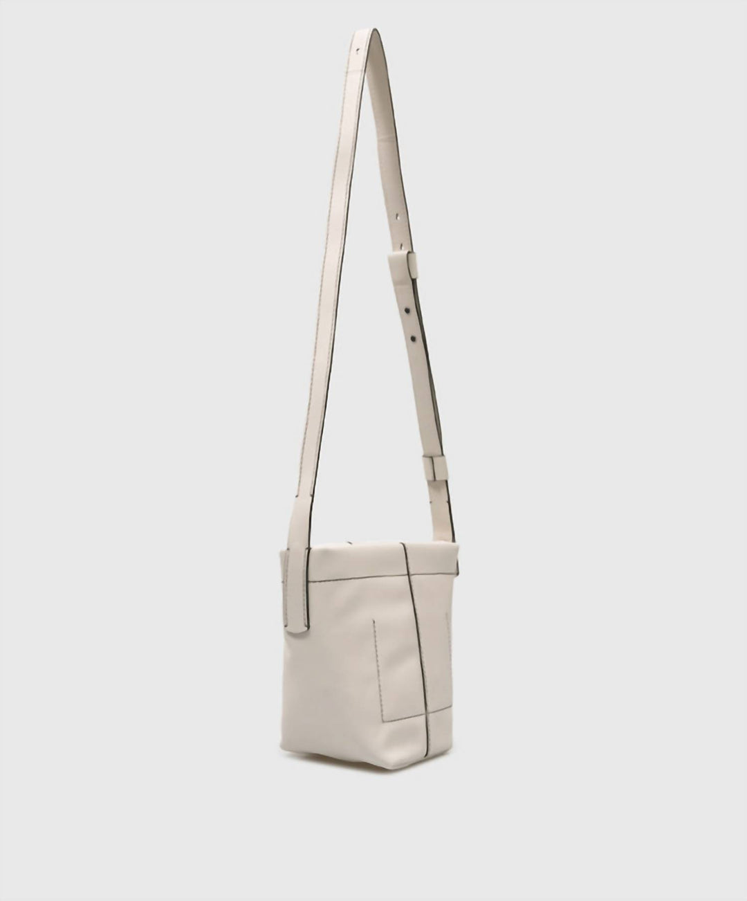 barrow leather bucket bag in off-white