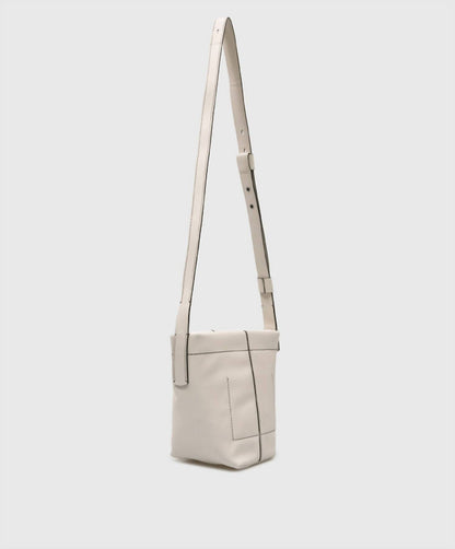 barrow leather bucket bag in off-white