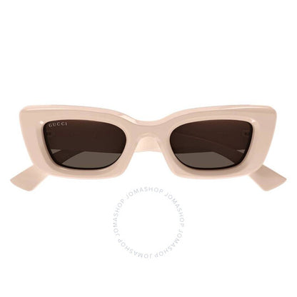 نظارة شمسية نسائية من غوتشي، بتصميم عين القطة باللون البني