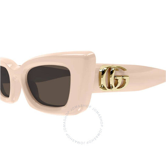 نظارة شمسية نسائية من غوتشي، بتصميم عين القطة باللون البني