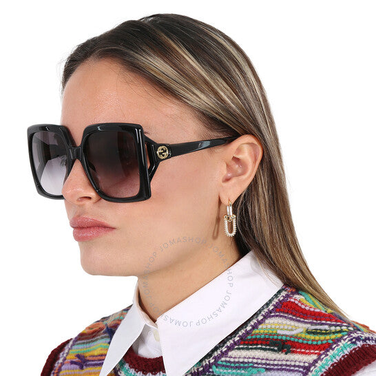 غوتشي، (نظارة شمسية نسائية كبيرة الحجم باللون الرمادي المتدرج)