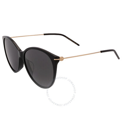 نظارات شمسية نسائية من غوتشي بتصميم عين القطة باللون الرمادي