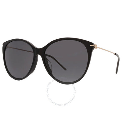 نظارات شمسية نسائية من غوتشي بتصميم عين القطة باللون الرمادي