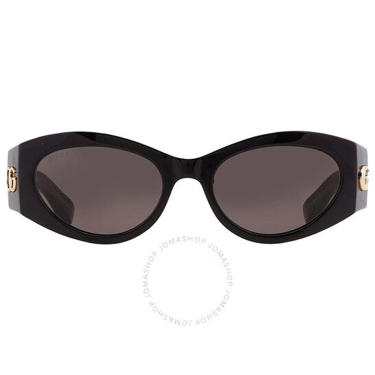 نظارات شمسية نسائية من غوتشي بتصميم عين القطة باللون الرمادي