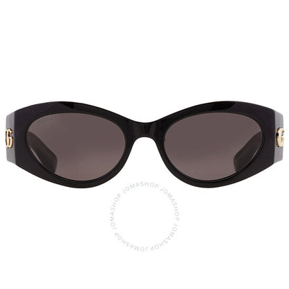 نظارات شمسية نسائية من غوتشي بتصميم عين القطة باللون الرمادي