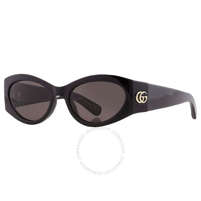 نظارات شمسية نسائية من غوتشي بتصميم عين القطة باللون الرمادي