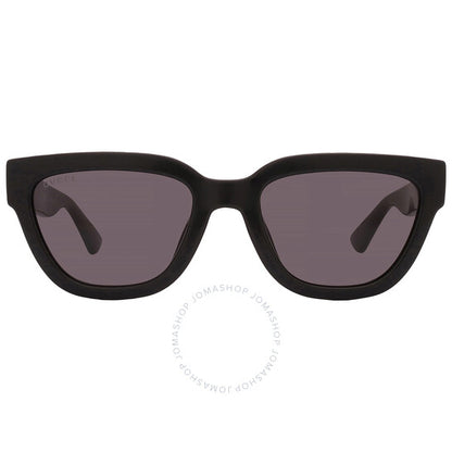 نظارات شمسية نسائية من غوتشي بتصميم عين القطة باللون الرمادي