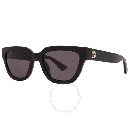 نظارات شمسية نسائية من غوتشي بتصميم عين القطة باللون الرمادي