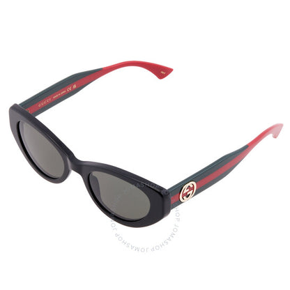 نظارات شمسية نسائية من غوتشي بتصميم عين القطة باللون الرمادي