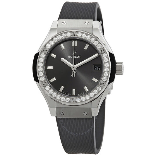 ساعة هوبلو كلاسيك فيوجن كوارتز بمينا رمادية مرصعة بالألماس للسيدات