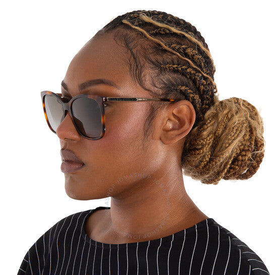 نظارة شمسية نسائية من جيمي تشو، بتصميم فراشة متدرجة اللون، باللون البني