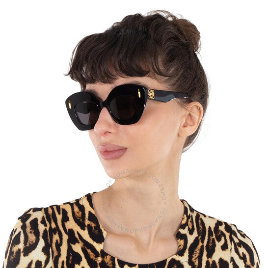 نظارة شمسية نسائية من لويفي بتصميم عين القطة رمادية