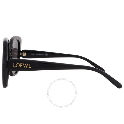 نظارات شمسية نسائية من Loewe بتصميم فراشة الدخان